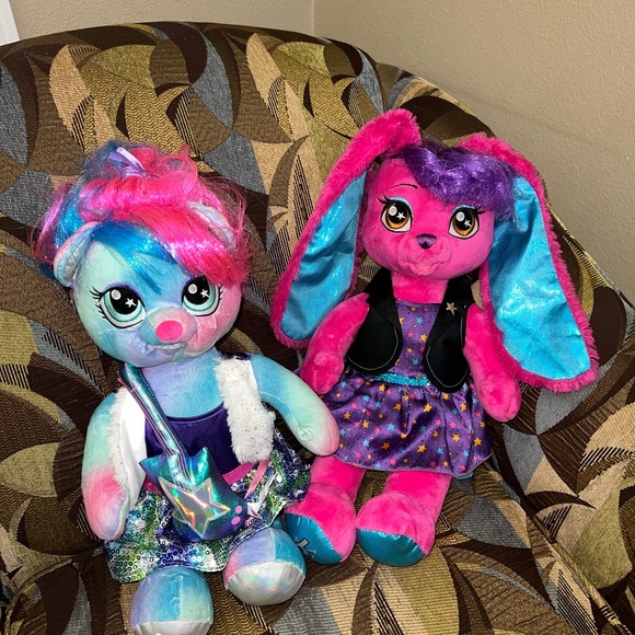 Build-A-Bear Workshop Honey Girl Plush Duo- Set of 2 - Picture 3 of 6